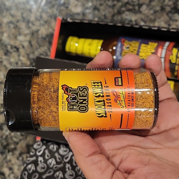 Hot Ones Grilll Pack seasoning hot sauce glaze in box expires 04/17/2026 new - Picture 9 of 9